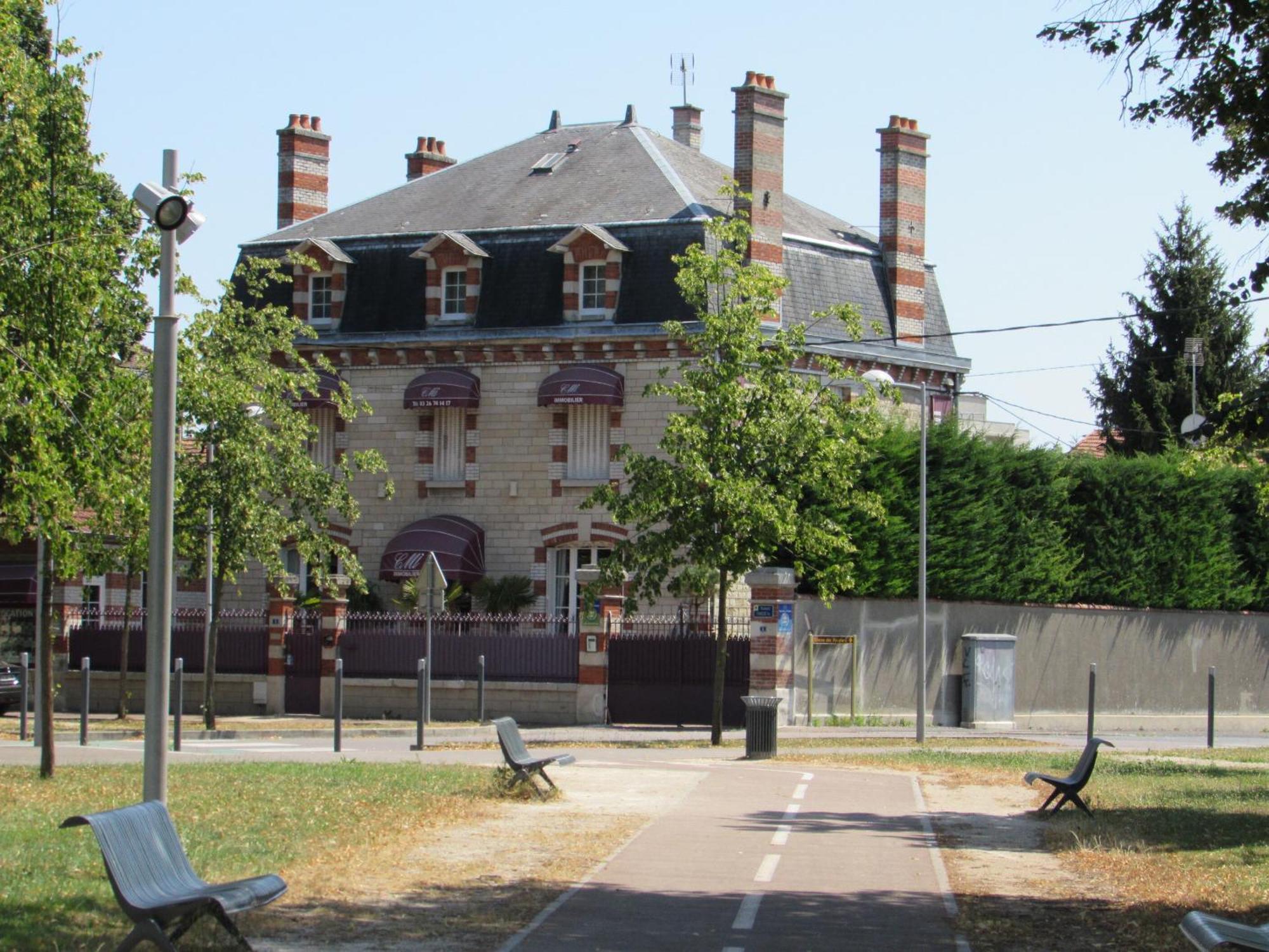 Hotel Manoir Francois 1Er Vitry-le-François Exterior foto